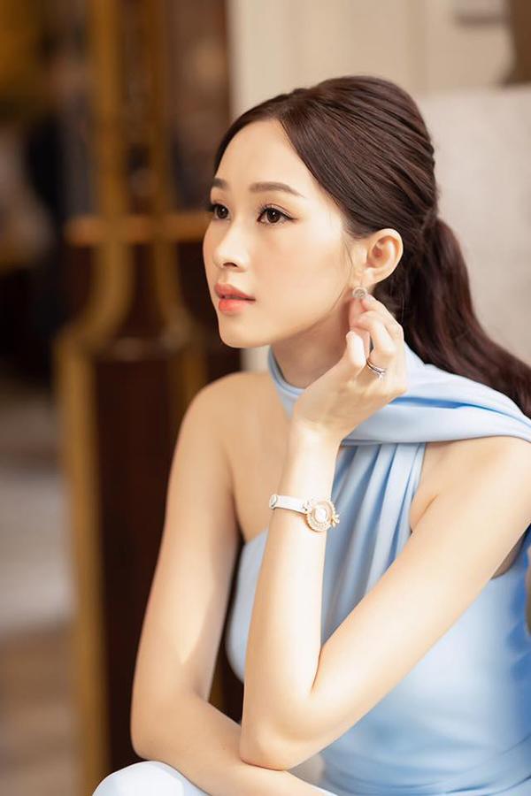 mac dan em cham chi khoe nguc khoe mong, hh thu thao thua suc “dot mat” fan vi dieu nay - 2