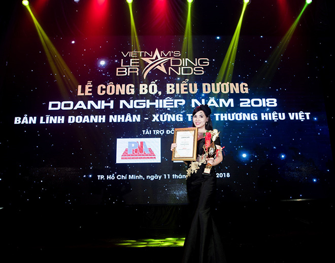 co chu hotgirl cua my pham linh hana nhan giai thuong thuong hieu my pham – sac dep xuat sac - 2