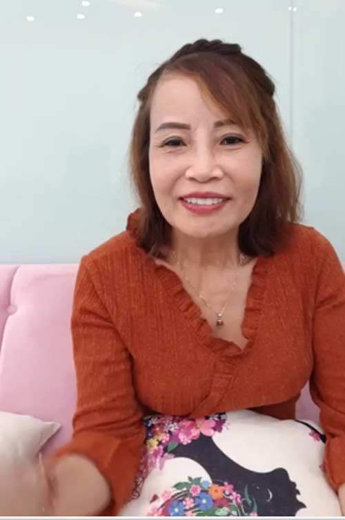 "cuoi" vo hai cho chong, co dau 62 tuoi lo hinh xam chat choi o them nguc - 10