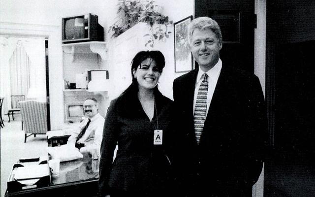 nu thuc tap sinh ke ve lan "an ai" voi cuu tong thong bill clinton trong nha tam - 1