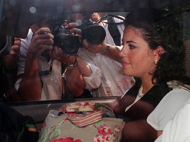 nu thuc tap sinh ke ve lan "an ai" voi cuu tong thong bill clinton trong nha tam - 4