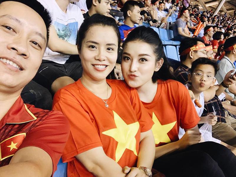 lay nhu a hau huyen my, de nguyen mat day phan du su kien roi lao di xem da bong - 4