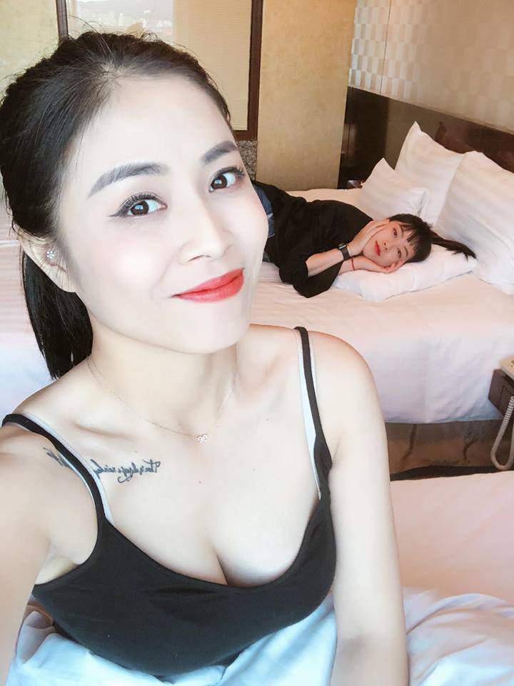 nu mc "chung toi la chien si" trai qua 2 lan sinh no van gay “bong mat” voi dang nuot - 10