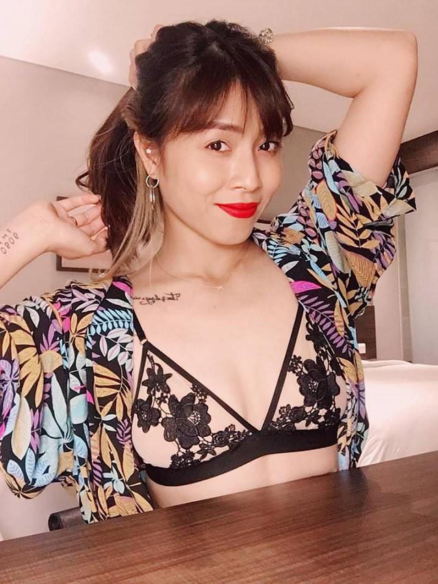 nu mc "chung toi la chien si" trai qua 2 lan sinh no van gay “bong mat” voi dang nuot - 9