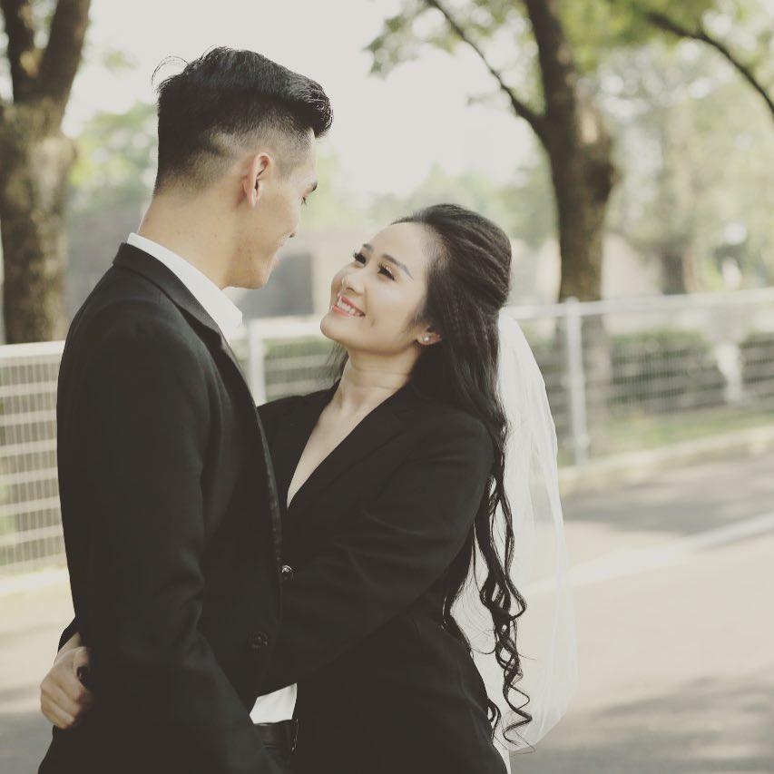 tien linh vua ghi ban toi nay, fan lap tuc "goi ten" nguoi yeu xinh dep nhu hoa hau - 13