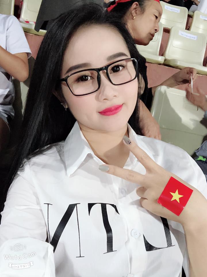 tien linh vua ghi ban toi nay, fan lap tuc "goi ten" nguoi yeu xinh dep nhu hoa hau - 7