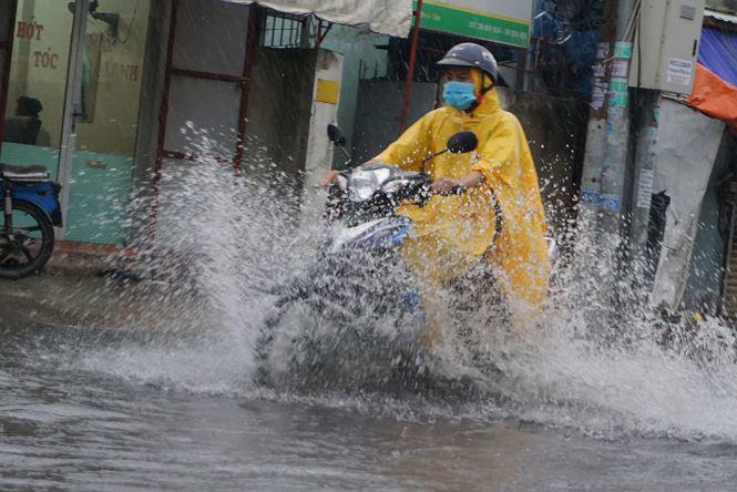 sai gon mua nhu trut nuoc, cay do de chet nguoi - 8