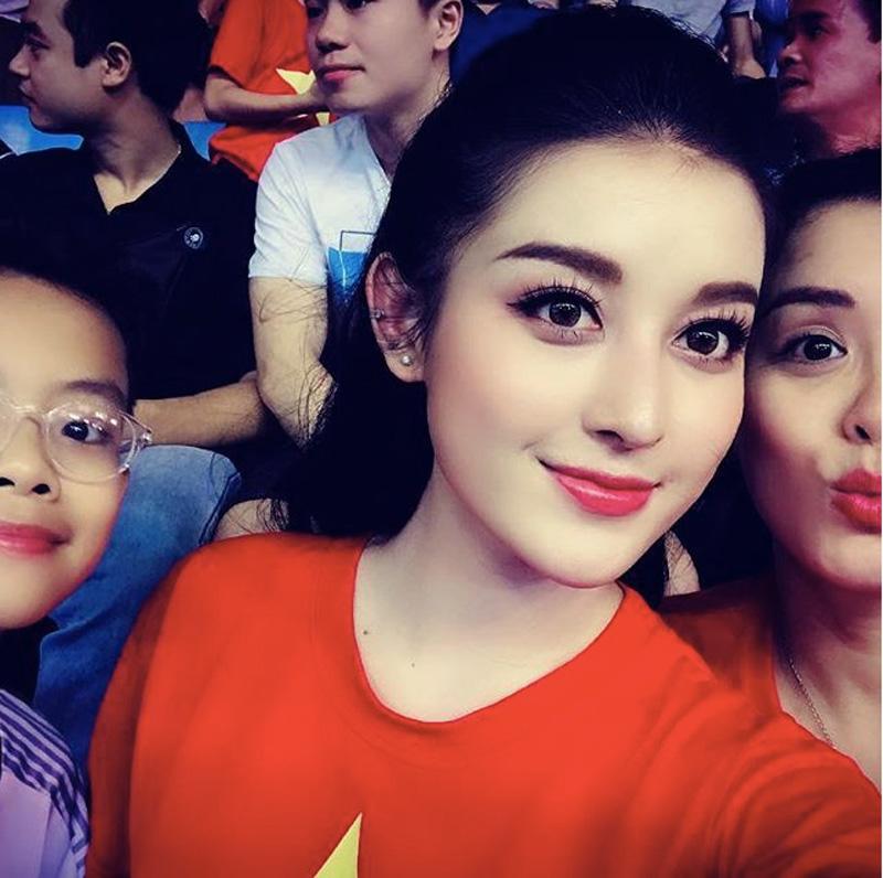 xuat hien vai giay ngan ngui tren san co aff cup, huyen my dep cuc pham vi makeup kheo - 5