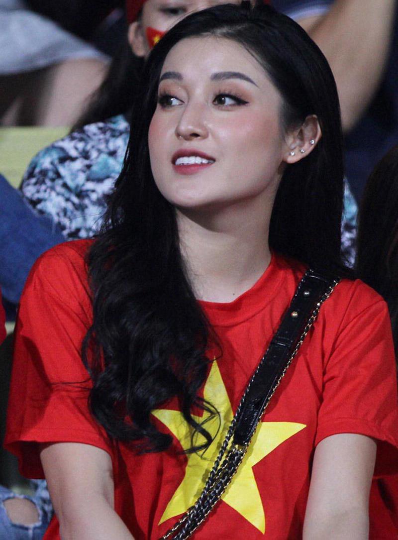 xuat hien vai giay ngan ngui tren san co aff cup, huyen my dep cuc pham vi makeup kheo - 3