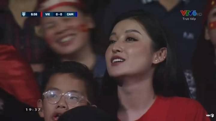 xuat hien vai giay ngan ngui tren san co aff cup, huyen my dep cuc pham vi makeup kheo - 2