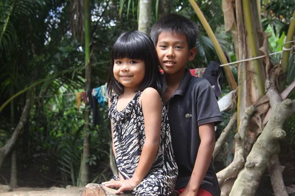 11 dua tre song bang nghe luom ve chai: bua an chi co com trang voi xi dau - 6