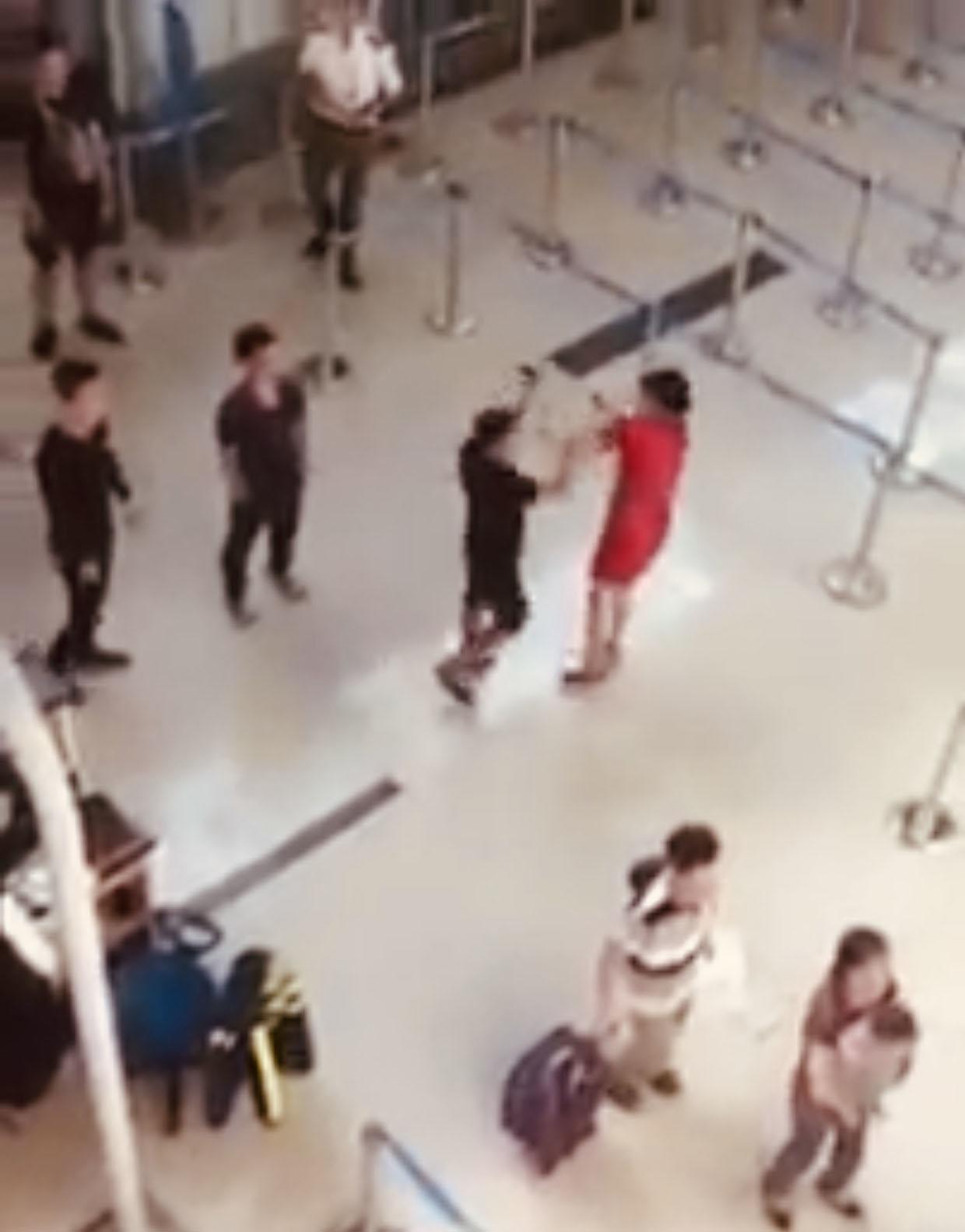 vu nhan vien hang khong xinh dep bi danh: goc quay moi tiet lo dieu bat ngo - 3