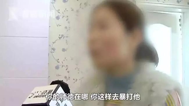 cau be bi giao vien danh bam mat vi cham vao nguc, phan ung cua chi em gay bat ngo - 3