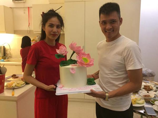 chang ai kho nhu thuy tien, bi fan “danh up” khi mat moc, toc roi boi trong ngay sinh nhat - 3