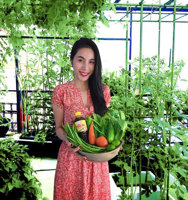 chang ai kho nhu thuy tien, bi fan “danh up” khi mat moc, toc roi boi trong ngay sinh nhat - 8