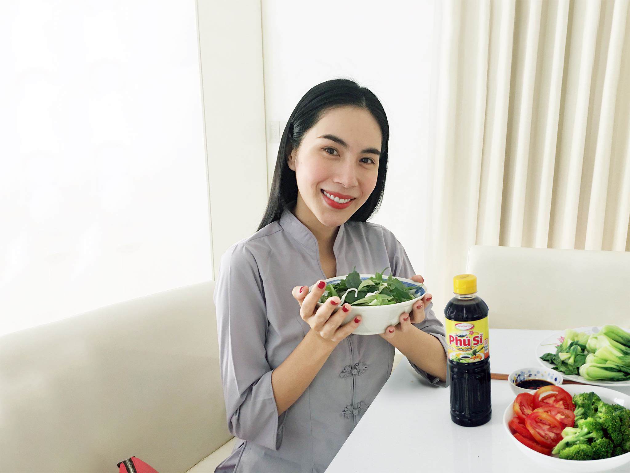 chang ai kho nhu thuy tien, bi fan “danh up” khi mat moc, toc roi boi trong ngay sinh nhat - 7