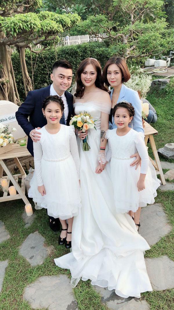 con gai nghe si huong dung lot xac ngoan muc, day thi qua thanh cong hay dung cham dao keo? - 3