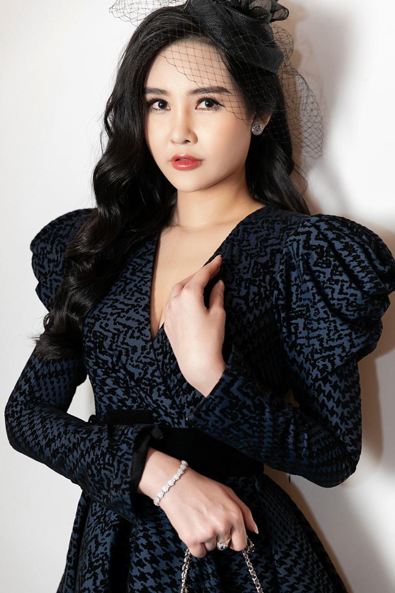 len tieng truoc nghi van bom mat, hoa hau le au ngan anh khi nao thi moi het thi phi? - 2