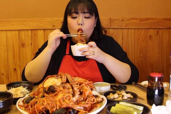 nang beo nang 130kg, giau co nho an uong vo do va co nguoi yeu sieu dien trai - 3