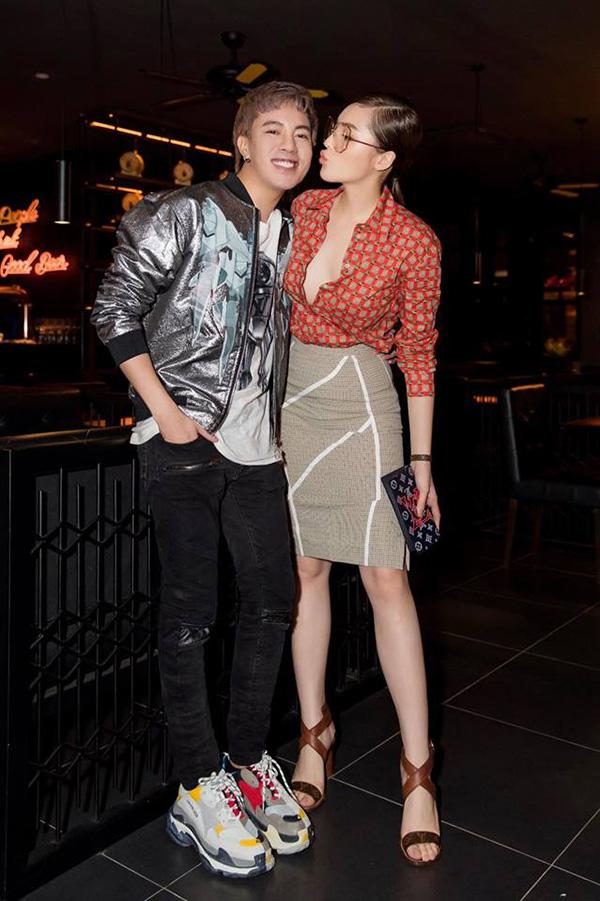 tu tay khoe hinh dien do ho henh, ky duyen chang buon cai cuc ao boi vong 1 ngon ngon? - 2