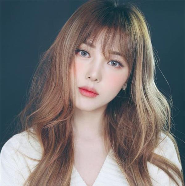 khi ky duyen “bien hinh”: hom truoc la gai doi muoi, hom sau hoa u30 voi mai toc gia chat - 14