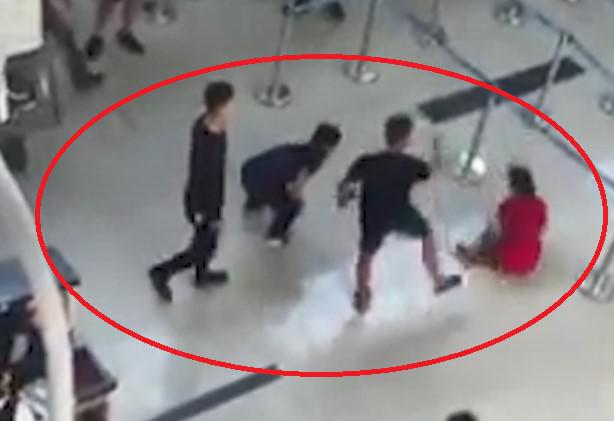 vu con cuu chu tich huyen o thanh hoa danh nhan vien vietjet: bo cung "bo tay" - 2