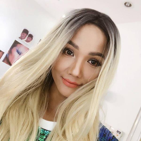 qua nhanh qua nguy hiem: thanh hang "bien hoa" chong mat moi ngay dien mot mau toc - 7