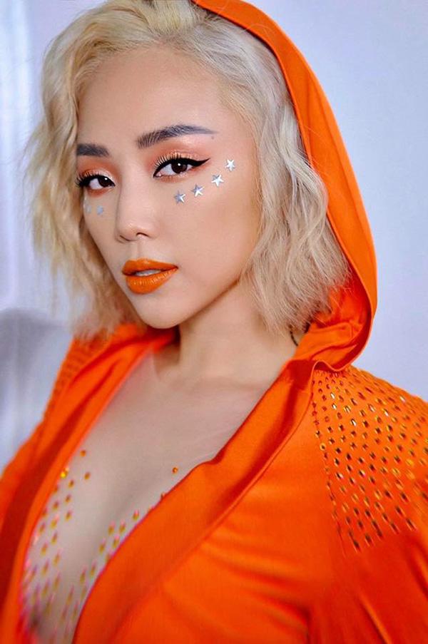 qua nhanh qua nguy hiem: thanh hang "bien hoa" chong mat moi ngay dien mot mau toc - 8