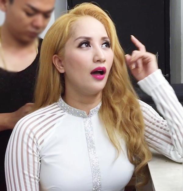 qua nhanh qua nguy hiem: thanh hang "bien hoa" chong mat moi ngay dien mot mau toc - 13