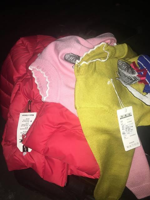 xot xa be gai 5 tuoi ngu via he trong dem lanh, cong viec be lam con dang thuong hon - 1