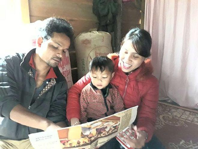 sau 1 thang di hoc, be trai 3 tuoi o quang tri bong dung biet doc chu va so - 1