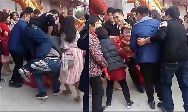 co dau bi dam khach nam de xuong dat, thi nhau nhay len nguoi treu gheo - 1