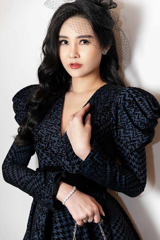 nam em, ngan anh, ky duyen chung minh: co la hoa hau cung khong thoat khoi “so phat tuong” - 19