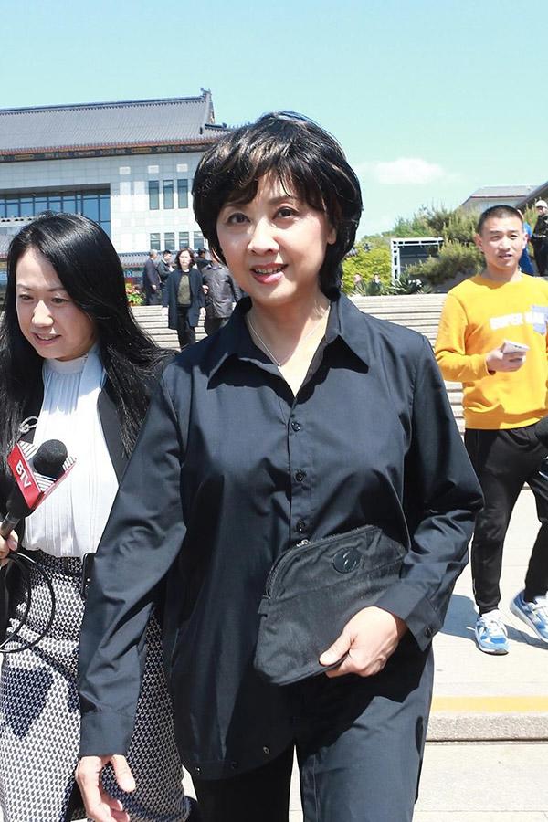 de nhat my nhan tay du ky, bo chong, "an" luon duong tang, u60 van quyen ru kho cuong - 6