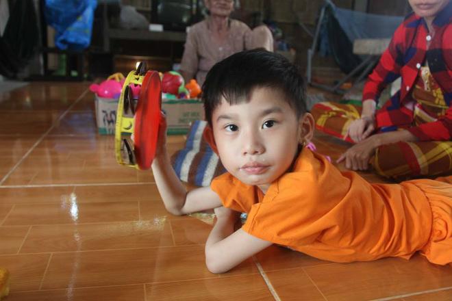 bac si bao con lon len se khong biet noi, nguoi me don than van de van co nuoi - 1