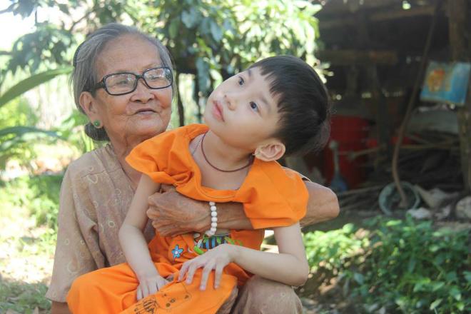 bac si bao con lon len se khong biet noi, nguoi me don than van de van co nuoi - 5