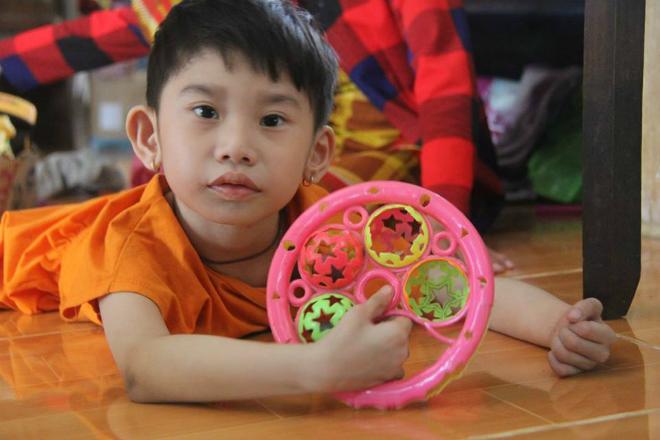 bac si bao con lon len se khong biet noi, nguoi me don than van de van co nuoi - 2