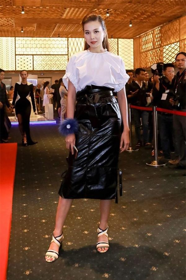 dep nhu pham huong, ha ho cung bi dim chim nghim boi thu nay, tham nhat la… - 14