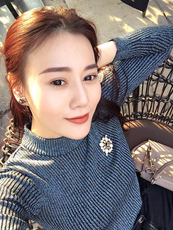 ngo nguoi truoc hinh selfie cua "quynh bup be", dan tinh tu hoi day la quynh hay kelly nguyen - 1