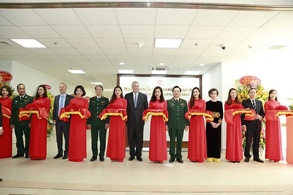 hot: viet nam chinh thuc co trung tam phau thuat so mat va tao hinh dau tien! - 2