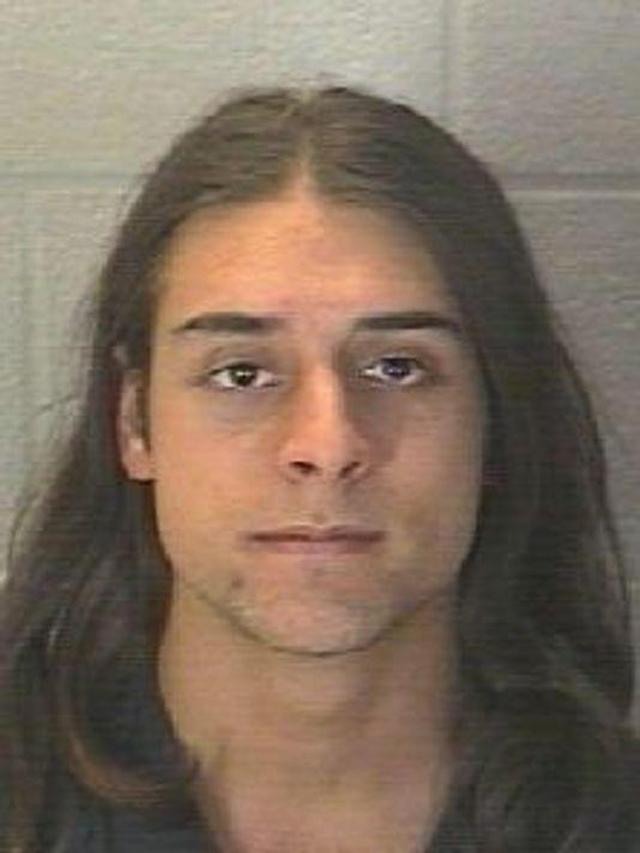 ngu quen trong phong ky tuc xa cua ban trai, co gai tre soc nang khi tinh day - 2