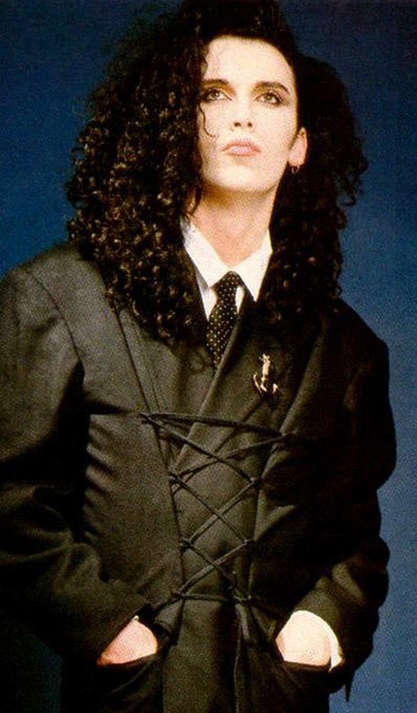 khuon mat bien dang, nam ca si tre qua doi sau hon 300 lan trung tu nhan sac - 3