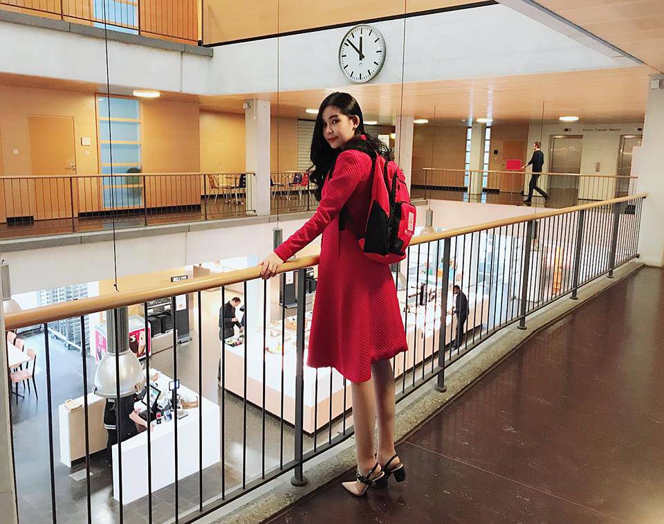 hoa hau le au ngan anh bi cuc tu choi, tra lai giay to xin thi quoc te? - 3