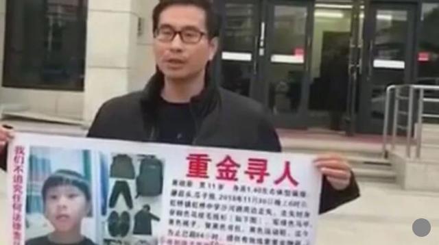 vo hoang hot bao con trai bi bat coc, 5 ngay sau chong phat hien ra su that dong troi - 1