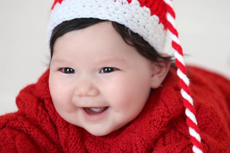 Con gái Hà Anh bụ bẫm dễ thương hoá cô búp bê mùa Giáng sinh đầu tiên bên ba mẹ. Hình ảnh cô bé mặc trang phục Noel siêu đáng yêu khiến ai cũng phải ngắm nhìn thích thú và nhận được hàng ngàn lượt yêu thích trên mạng xã hội.
