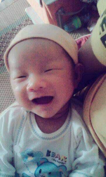 buc anh be so sinh biu moi 'hon ca the gioi' gay bao cong dong mang - 7