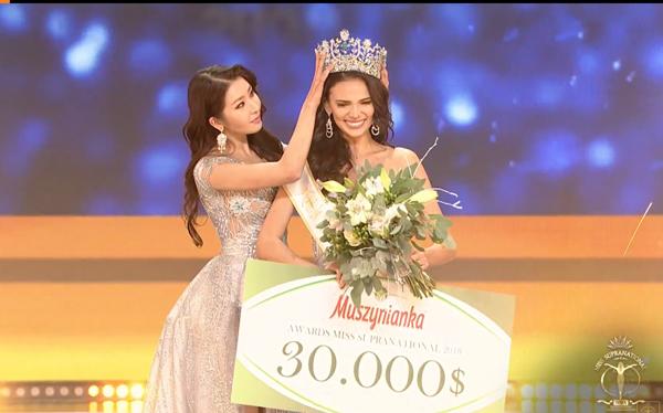 sac voc “nghet tho” cua nguoi dep vua dang quang miss supranational 2018 - 1