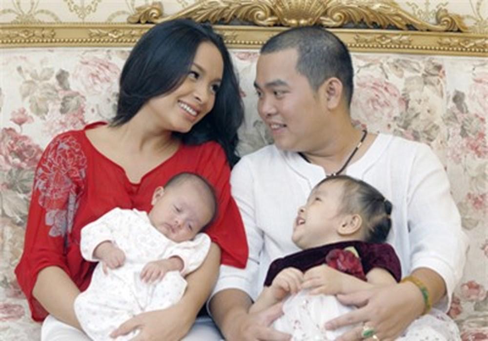 Gia đình sao Việt gần gũi và hạnh phúc như bao gia đình khác. Họ có những khoảnh khắc đáng nhớ trong cuộc sống mà bạn sẽ cảm thấy cuộc sống có ý nghĩa hơn khi xem chúng.