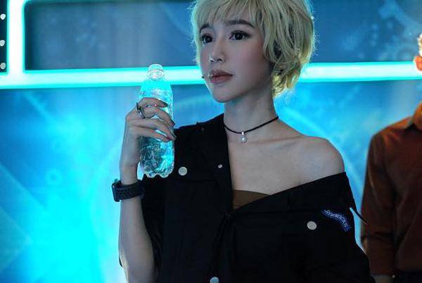 nhin di nhin lai van thac mac: day co thuc su la elly tran ma chung ta van biet? - 7