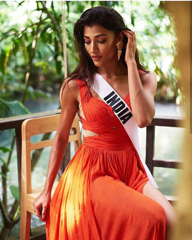 hoa hau an do bi tuot váy, lo nhu hoa ngay tren san khau miss universe 2018? - 4